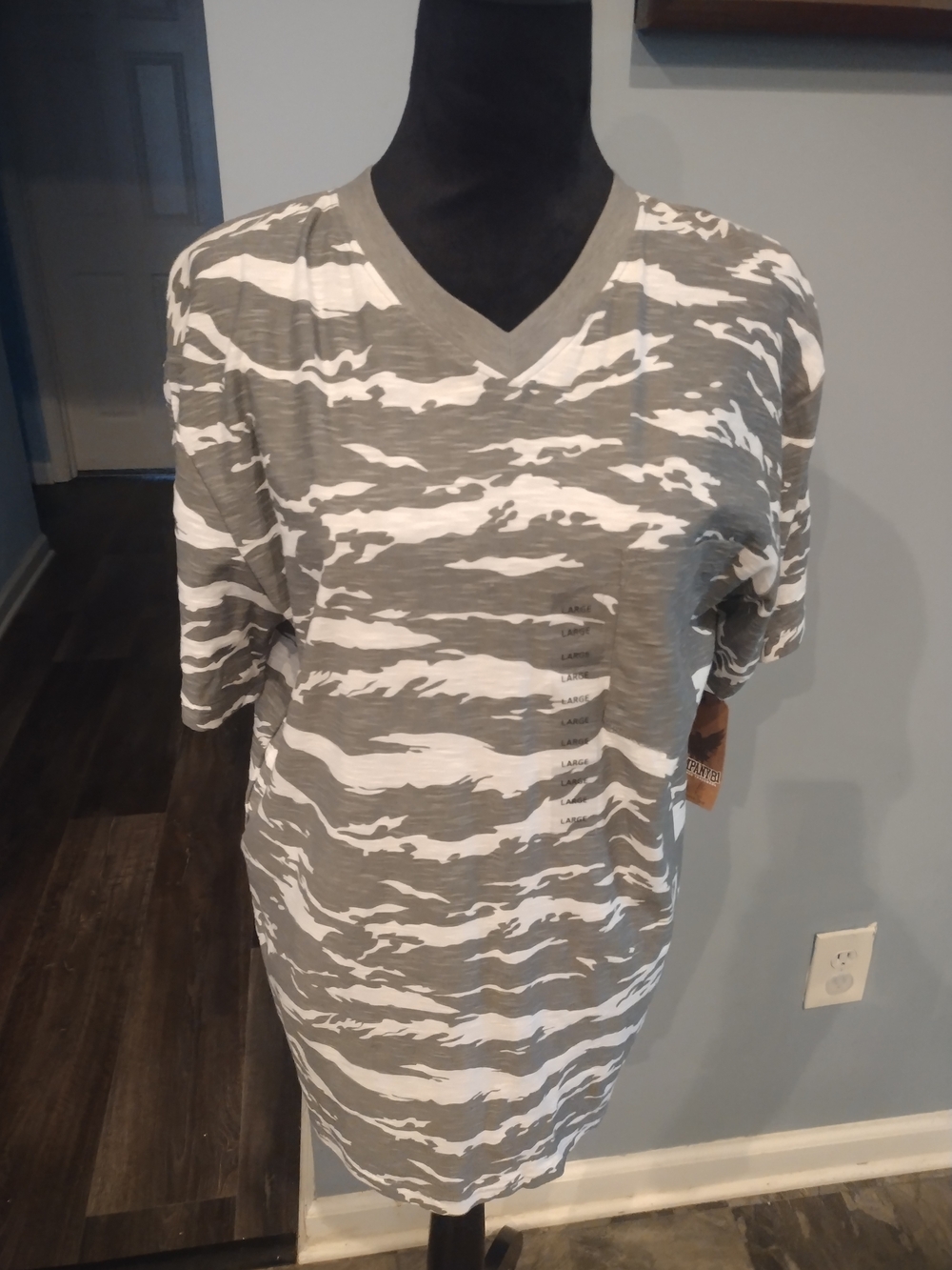 NWT Men's Gray & White Camouflage V-Neck Shirt